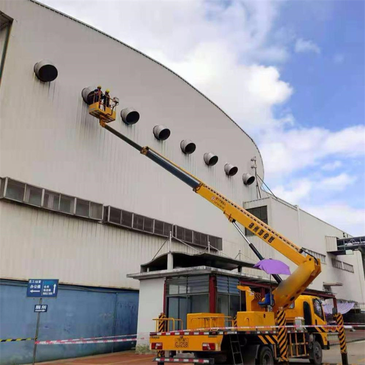 焦作高空作业车出租服务：专业广告牌安装解决方案