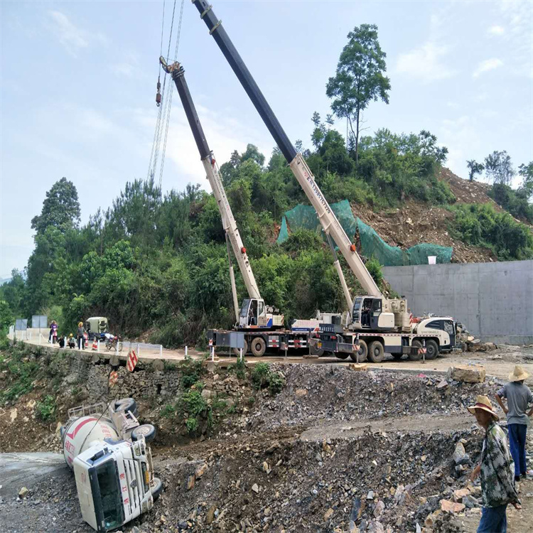 焦作汽车掉沟里叫吊车救援要多少钱